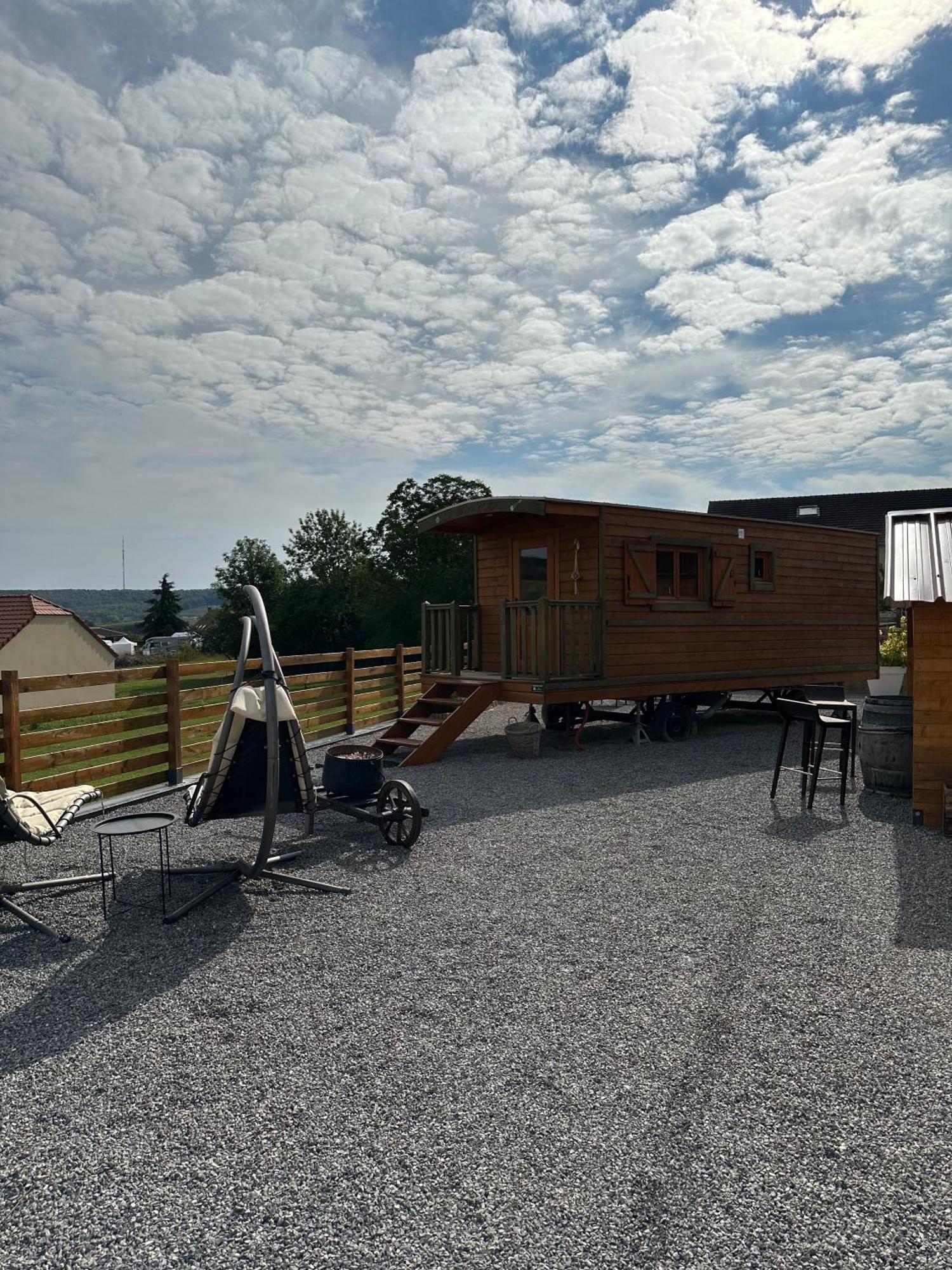 Chez Celia, Roulotte En Champagne Villa Fleury-la-Riviere Exterior foto